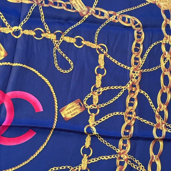 Chanel Vintage-Style Chain belt Navy and Pink Silk Scarf - Picture 7 of 10